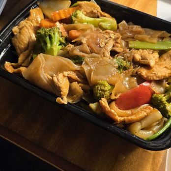 Thai Orchid - Drunken noodle with  chicken - Thai Near Me - Southbridge, Massachusetts