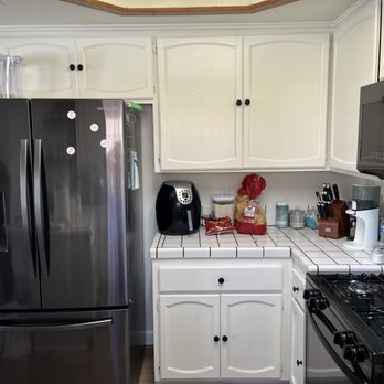 Innovation Cabinetry Installs - Kitchen about as big as a postage stamp. Old cabinets musty with small shelves that were unadjustable. - Cabinetry Near Me Innovation Cabinetry Installs - Kitchen about as big as a postage stamp. Old cabinets musty with small shelves that were unadjustable. - Cabinetry Near Me