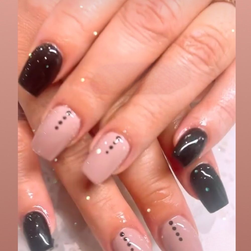 My beautiful nails done by Shawna for my trip to Nashville.