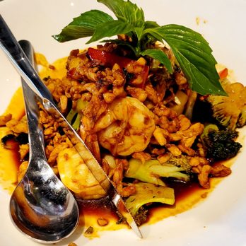 Asian Mint - Chicken and shrimp basil - Asian Fusion Near Me - Dallas, Texas