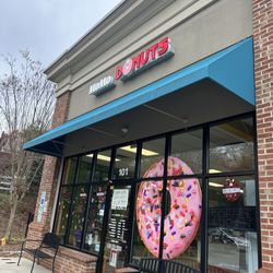 Momo Donuts - Outside