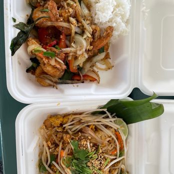 Thai Mee Up - Garlics shrimp and pad thai - Food Trucks Near Me - Kahului, Hawaii