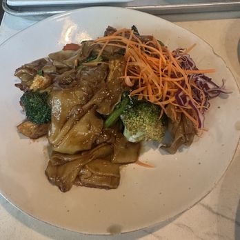 Araya's Place - Phad See Ew - Thai Near Me - Seattle, Washington