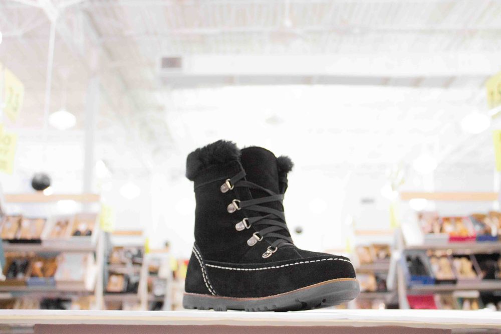 Warehouse Sale - Pop-Up Shoe Store Logo