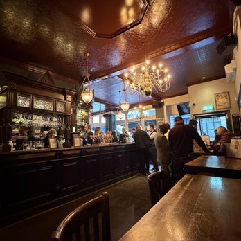 The Walrus and The Carpenter - Inside - Pubs Near Me - London, XGL The Walrus and The Carpenter - Inside - Pubs Near Me - London, XGL