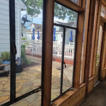 Edna's Kitchenette - Outdoor patio - Bakeries Near Me - Flatonia, Texas