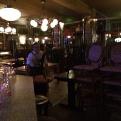 Elsa's Eetcafé - Niets interessants hier. Misschien als je suïcidaal bent???