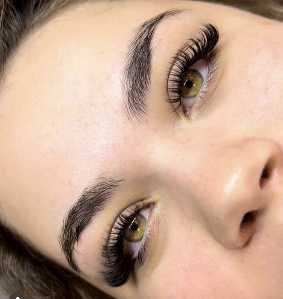Toris Lash Company Logo