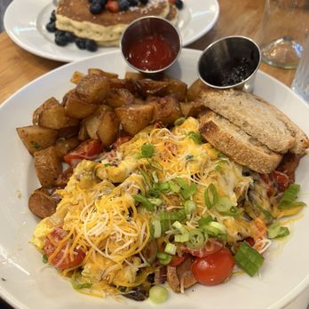 Bloom - Chicken Andouille Sausage Scramble - American Near Me - Santa Clara, California Bloom - Chicken Andouille Sausage Scramble - American Near Me - Santa Clara, California
