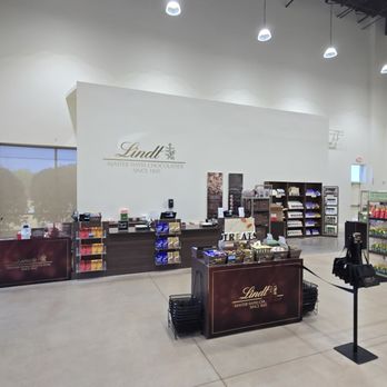 Lindt Chocolate Shop - Chocolatiers & Shops Near Me - Carlisle, Pennsylvania