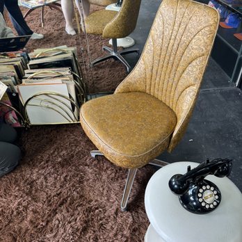 Funks Vintage - Cute aesthetic inside and records to buy - Used, Vintage & Consignment Near Me - Orlando, Florida Funks Vintage - Cute aesthetic inside and records to buy - Used, Vintage & Consignment Near Me - Orlando, Florida
