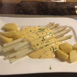 Pfälzer Hof - Spargel mit Kartoffeln und hausgemachter Hollandaise