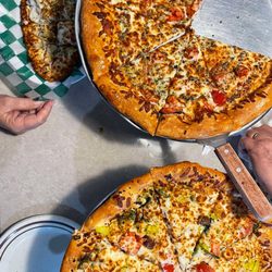 Floridino's Italian Kitchen - Marquitta and Chicken Pesto Pizza