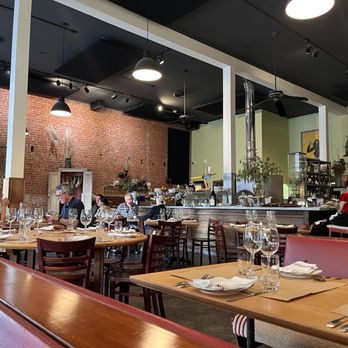 Central Market - Dining room - New American Near Me - Petaluma, California Central Market - Dining room - New American Near Me - Petaluma, California