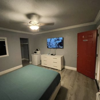 Stagecoach Motel - one Queen bed room - Hotels Near Me - Quartzsite, Arizona Stagecoach Motel - one Queen bed room - Hotels Near Me - Quartzsite, Arizona