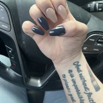 Sky Nails - Right hand - Nail Salons Near Me - Ashland, Virginia