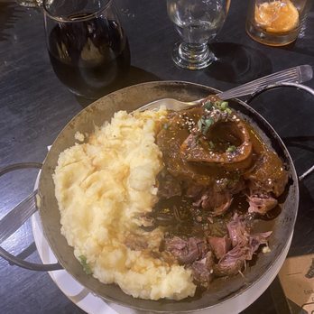 Perón Perón RestoBar - Osso Bucco with mashed potatoes - Argentine Near Me - Buenos Aires, C Perón Perón RestoBar - Osso Bucco with mashed potatoes - Argentine Near Me - Buenos Aires, C