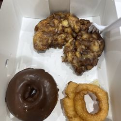 Top Donuts - Arrived at 5:20 am. Had all the pigs in blankets and breakfast tacos ready to go. Only had a select few donuts. Had NO regular donuts!