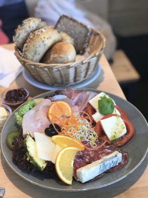 Cafe Mezzo by null