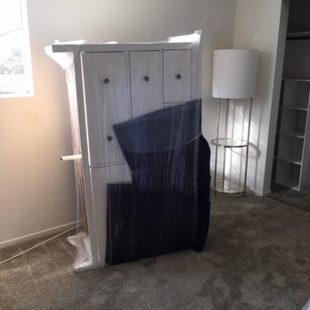 Sinatra Movers - Wrapped and padded dresser. - Movers Near Me - Los Angeles, California Sinatra Movers - Wrapped and padded dresser. - Movers Near Me - Los Angeles, California