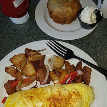 Cavalier Oceanfront Resort - Cajun shrimp omelette with hollandaise and blueberry muffin - Resorts Near Me - San Simeon, California