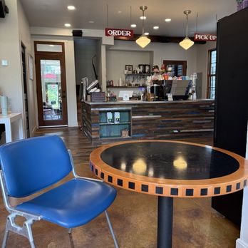 Hinterhof Micro-Roasters - Cute seating area - Coffee Roasteries Near Me - Louisville, Kentucky Hinterhof Micro-Roasters - Cute seating area - Coffee Roasteries Near Me - Louisville, Kentucky