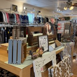 Treasures From Home - A picture of the store when you walk in that's more so towards your left