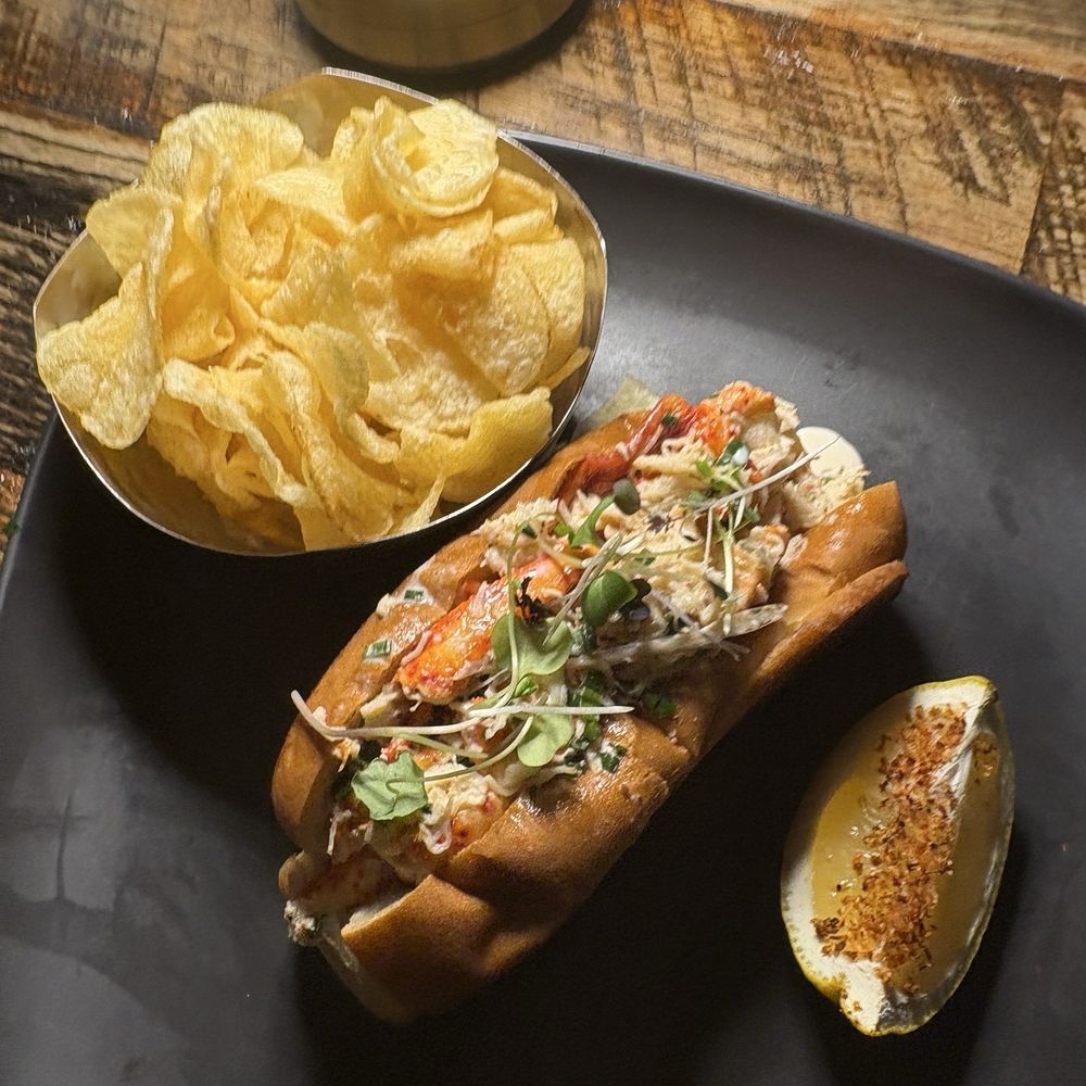 Le Chick - Lobster roll - Cocktail Bars Near Me - Miami, Florida