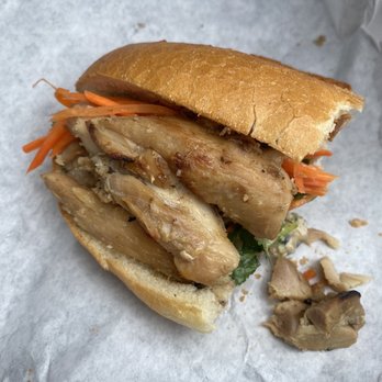 Kitten and Pinky - Chicken bahn mi - Vietnamese Near Me - Pacifica, California