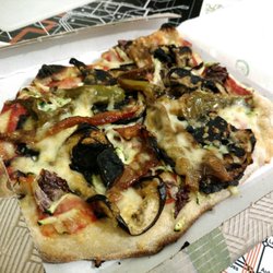 Magna Roma - Pinsa Ortolana buona, ma con le melanzane bruciate :(