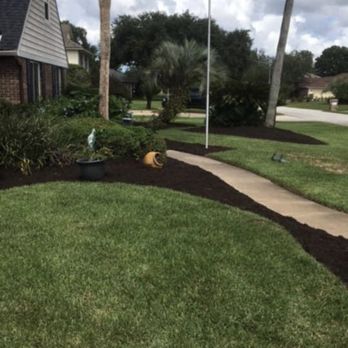 RSA Landscaping and Irrigation services - the front yard of a home - Lawn Services Near Me - De Leon Springs, Florida RSA Landscaping and Irrigation services - the front yard of a home - Lawn Services Near Me - De Leon Springs, Florida