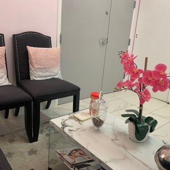 Skinova Medspa - Waiting area - Skin Care Near Me - New York, New York Skinova Medspa - Waiting area - Skin Care Near Me - New York, New York