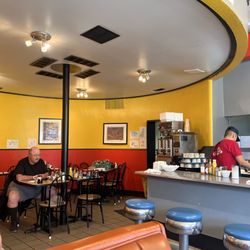 The Uptowner Caf on Grand - Seating area