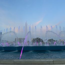 Perfect night!  You gotta check out the fountain at dusk to see it in the daylight and darkness