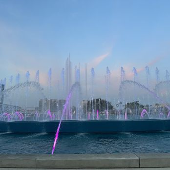 Friendship Fountain - Perfect night!  You gotta check out the fountain at dusk to see it in the daylight and darkness - Landmarks & Historical Buildings Near Me - Jacksonville, Florida