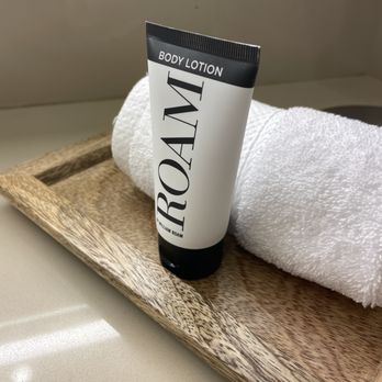 Cedarbrook Lodge - ROAM bath products, love! - Hotels Near Me - SeaTac, Washington