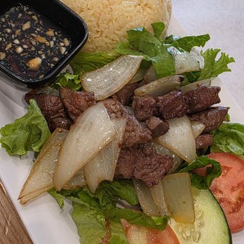 Quan Nhii - Cơm bò lúc lắc (rice with shaken beef) - Vietnamese Near Me - Westminster, California