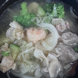 Garden Kitchen Chinese Food - Wonton soup