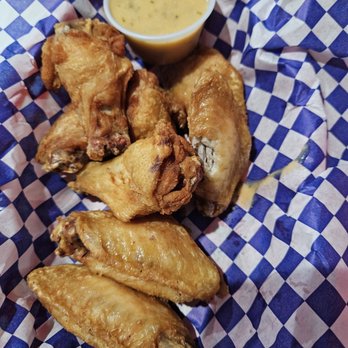 Phil's Bar & Grill - Wings: 8 wings plain, doused. Not doused in sauce. Dry as toast. - Burgers Near Me - Salem, Oregon Phil's Bar & Grill - Wings: 8 wings plain, doused. Not doused in sauce. Dry as toast. - Burgers Near Me - Salem, Oregon