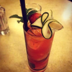 Bar Epomeo - Freshness, drink fresco e leggero, con cetriolo e fragola.