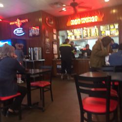 Wings 'N More Express - Dinning area.