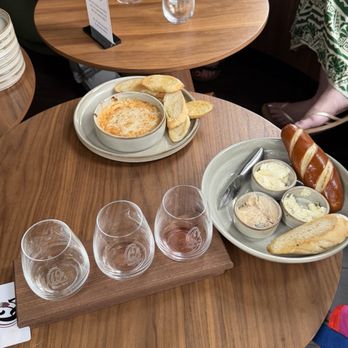 Q's Wine Bar - Bread plate, lobster dip, and wine flight - Wine Bars Near Me - Carmel, Indiana Q's Wine Bar - Bread plate, lobster dip, and wine flight - Wine Bars Near Me - Carmel, Indiana