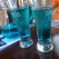 Au WC, Wine And Coffe - Ce soir on essaye le cocktail bleu pression