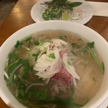 Binh Minh Quan - Rare beef pho - Vietnamese Near Me - Oakland, California
