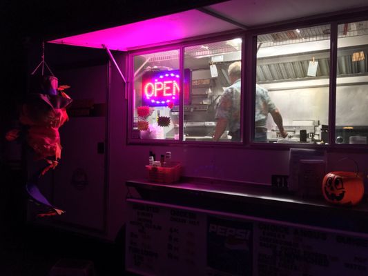 Curbside Kitchen Restaurant On Wheels by null