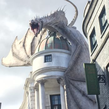 Universal Studios Florida - Fire spitting dragon - Amusement Parks Near Me - Orlando, Florida