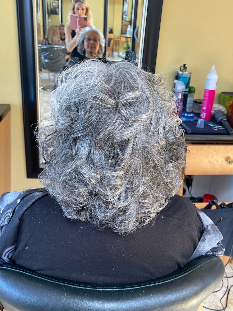 Lee Loo Hair Salon Image