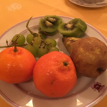 Le Plaza Brussels - Fruit platter - Hotels Near Me - Brussels, BRU