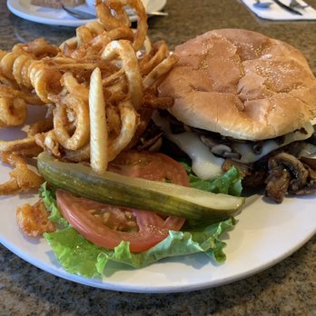 Cedar Glen Inn - American Near Me - Cedar Glen, California