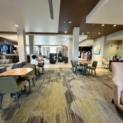 Courtyard by Marriott Maui Kahului Airport - Lobby